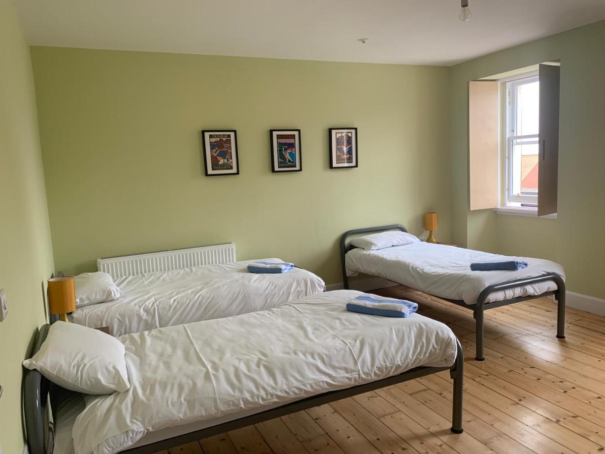 The Dolphin Inn Hostel Dunbar Bagian luar foto