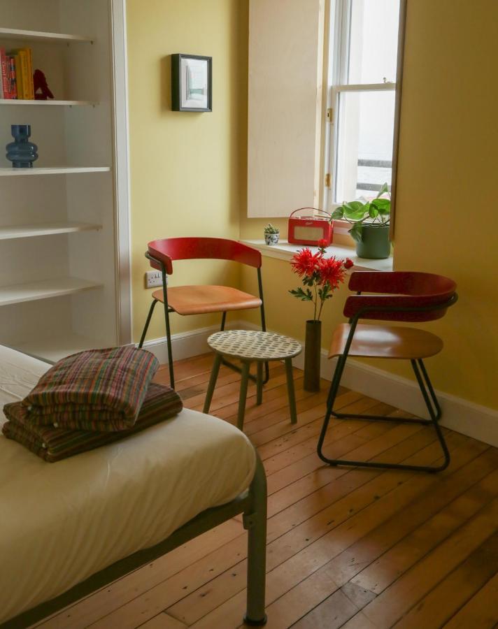 The Dolphin Inn Hostel Dunbar Bagian luar foto