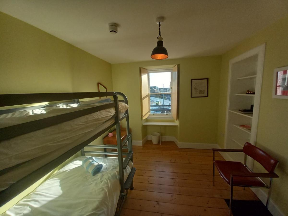 The Dolphin Inn Hostel Dunbar Bagian luar foto