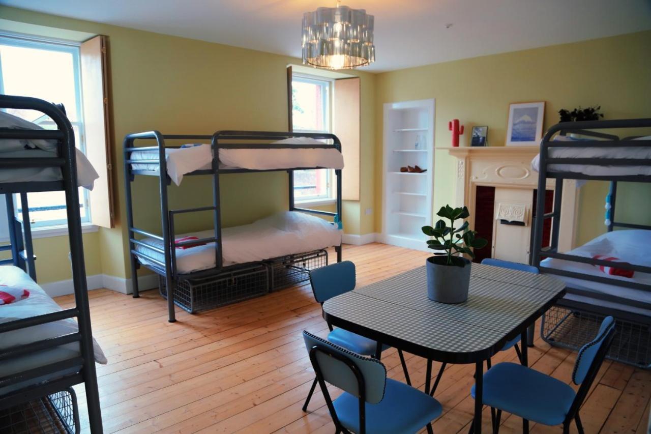 The Dolphin Inn Hostel Dunbar Bagian luar foto