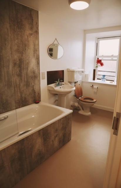 The Dolphin Inn Hostel Dunbar Bagian luar foto