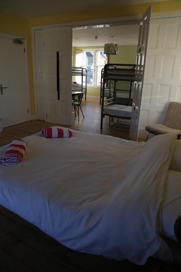 The Dolphin Inn Hostel Dunbar Bagian luar foto
