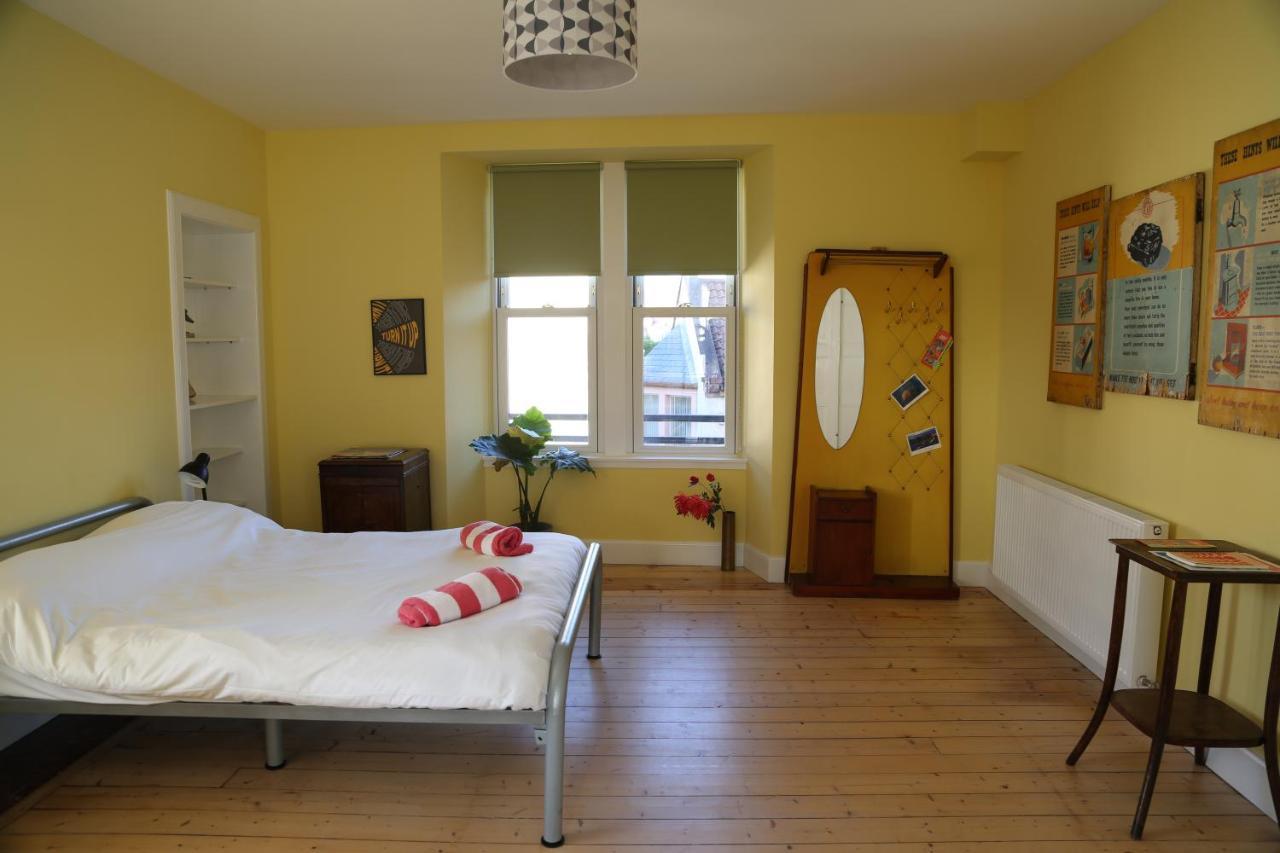 The Dolphin Inn Hostel Dunbar Bagian luar foto