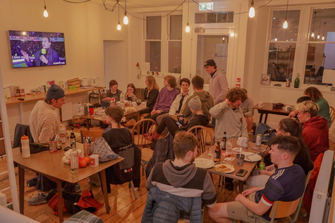The Dolphin Inn Hostel Dunbar Bagian luar foto